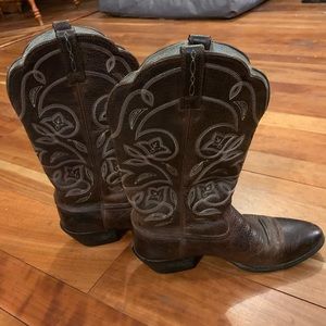 Women’s Ariat cowboy boots
